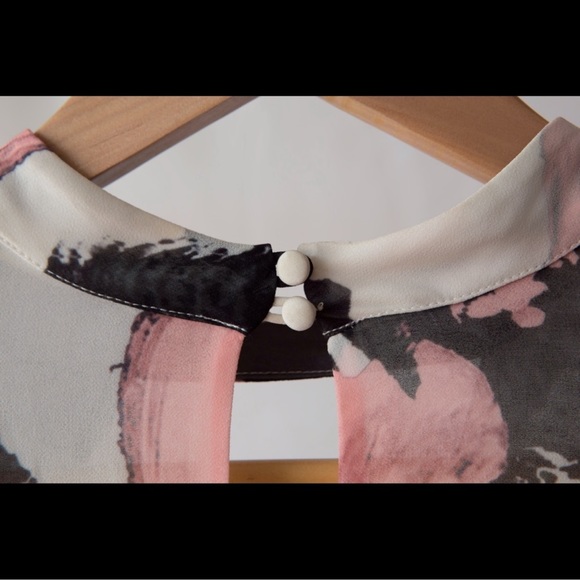 Beautiful dress - Picture 3 of 8